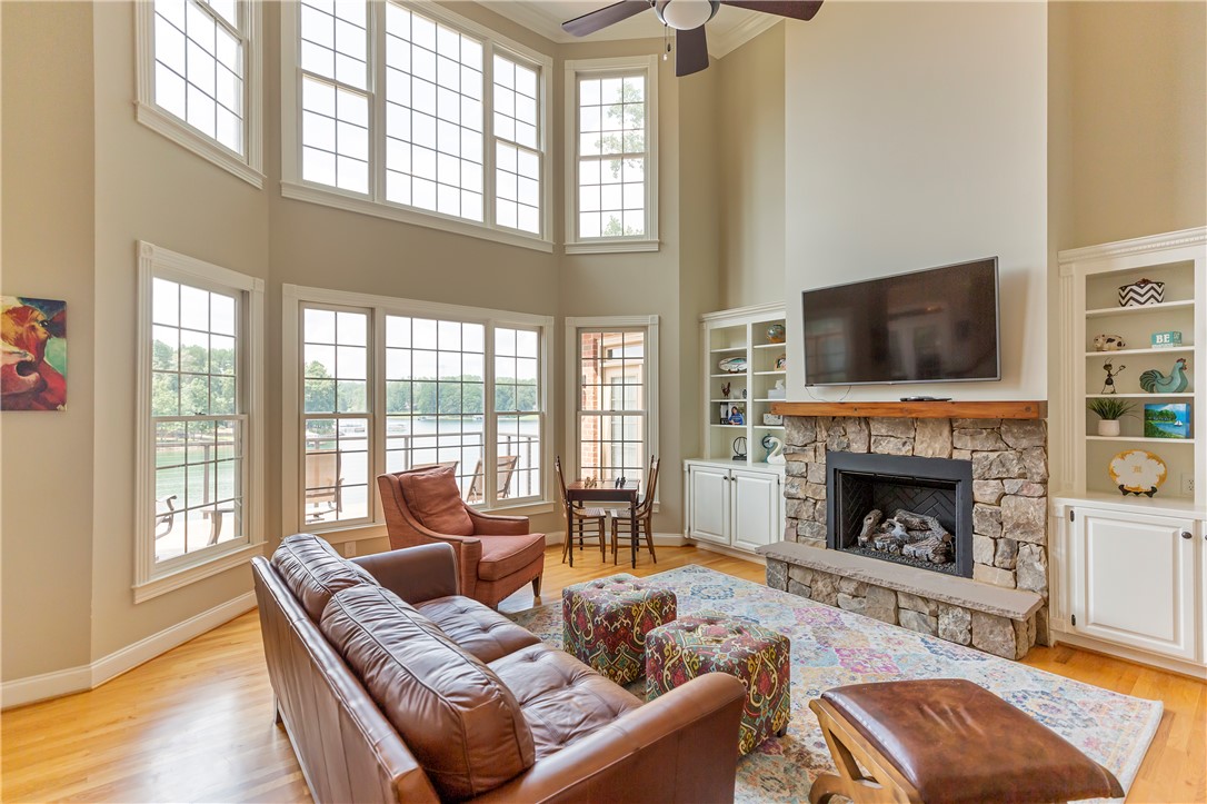 185 Summers Way Seneca, SC 29672 - Photo 10 of 50 Main living room