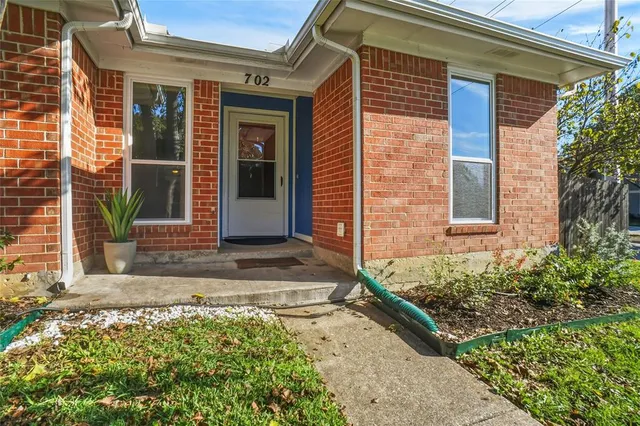 $2,500 | 702 Michol Street, Grapevine, TX 76051