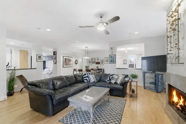 $775,000 | 2515 Prairie Avenue, Unit 1E, Evanston, IL 60201