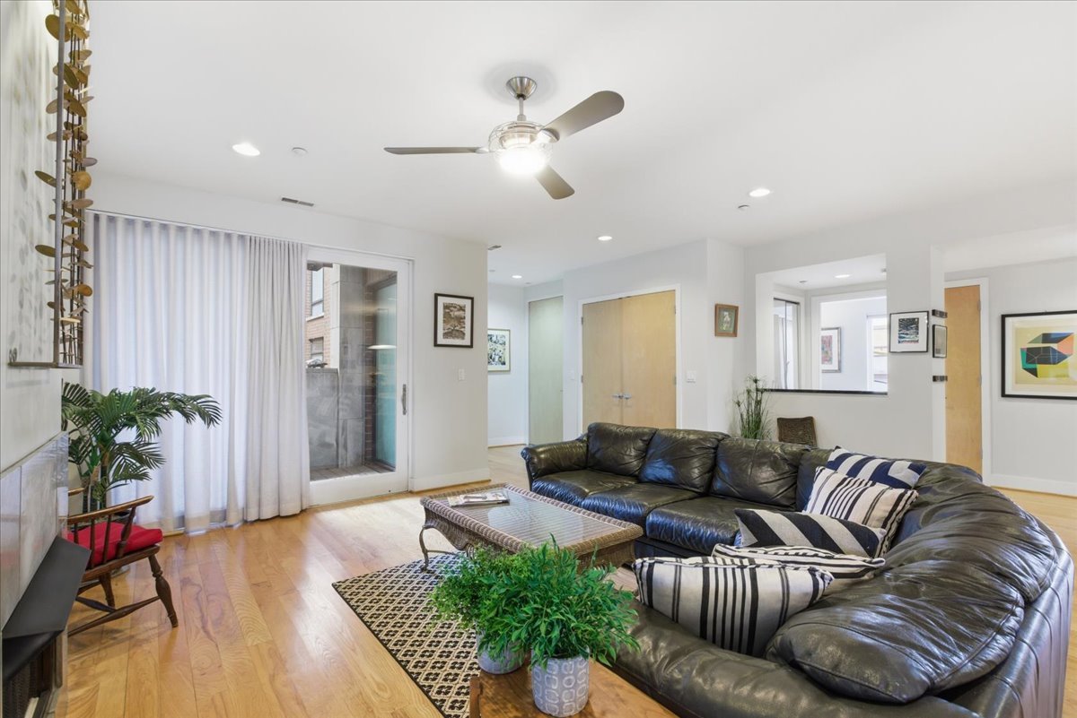 2515 Prairie Avenue, Unit 1E Evanston, IL 60201 - Photo 4 of 17