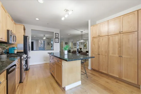 $775,000 | 2515 Prairie Avenue, Unit 1E, Evanston, IL 60201