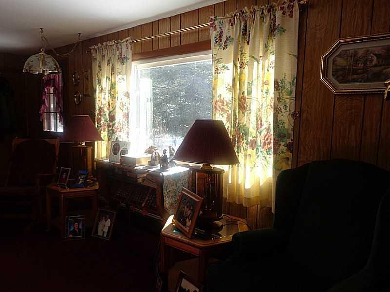 84 Bowdoinham Road Sabattus, ME 04280 - Photo 11 of 19 Living Room.