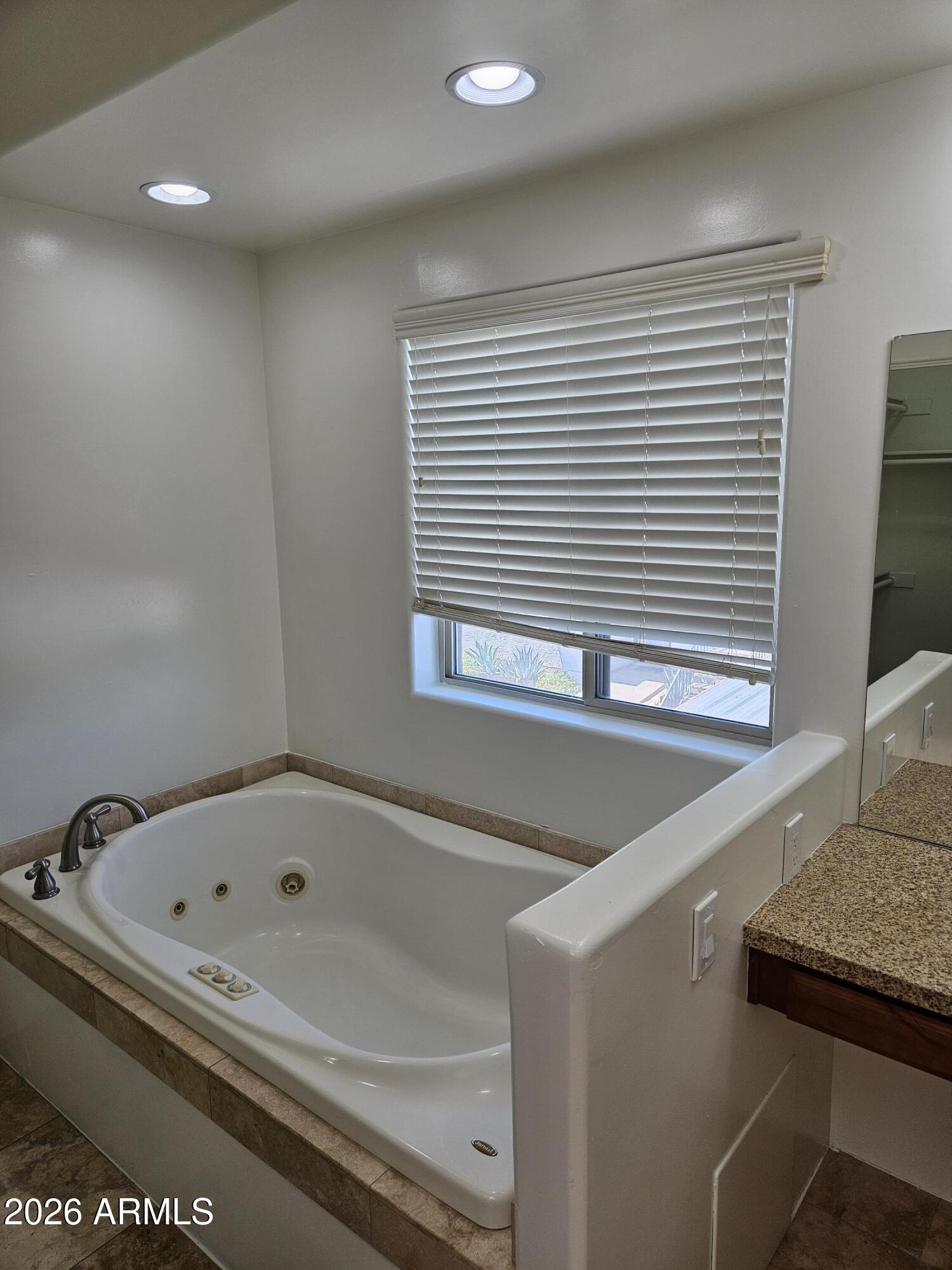 4113 North 22nd Street, Unit 5 Phoenix, AZ 85016 - Photo 41 of 60 a bathroom with a bathtub and a sink