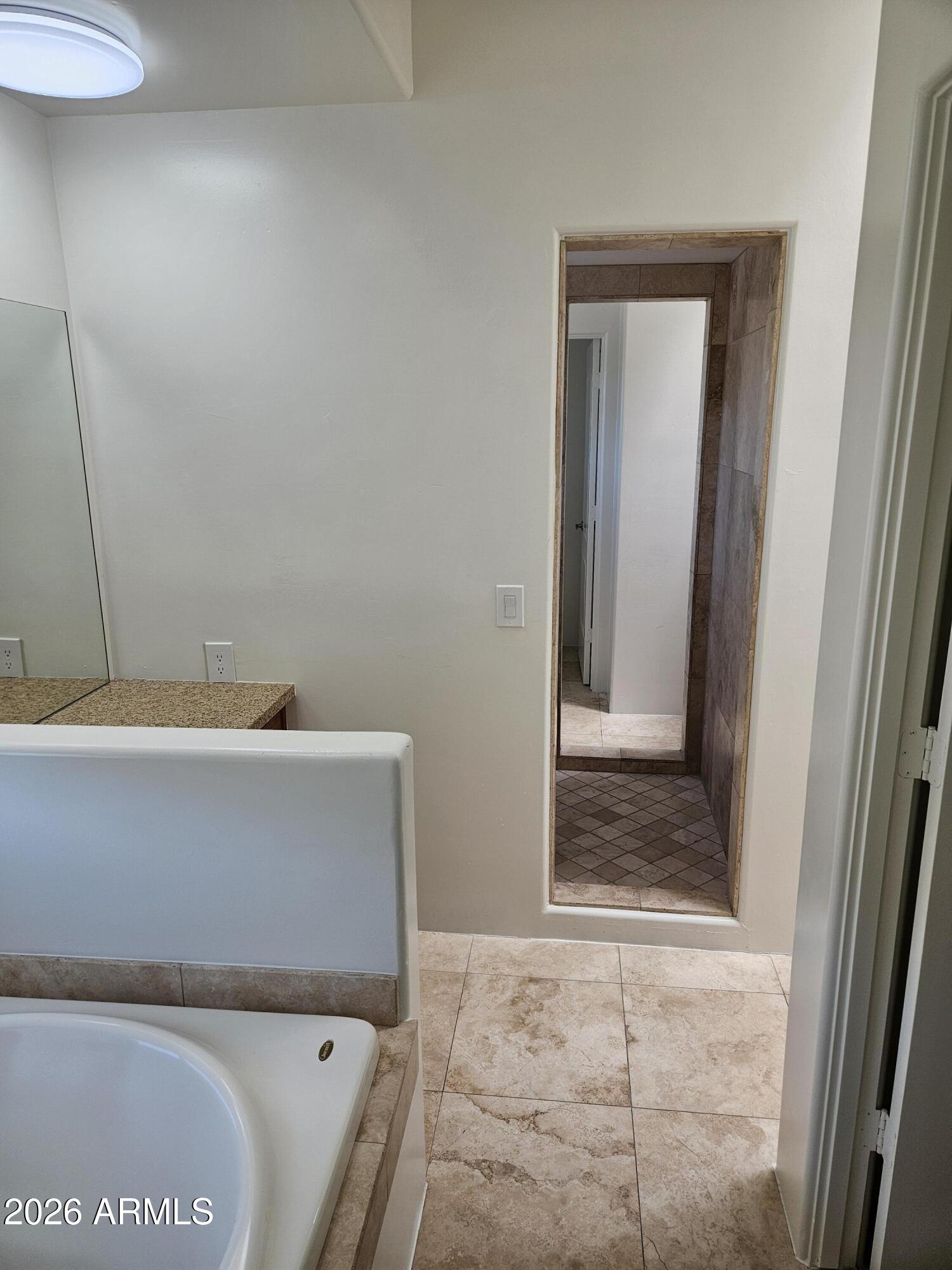 4113 North 22nd Street, Unit 5 Phoenix, AZ 85016 - Photo 44 of 60 a bathroom with a bathtub and shower