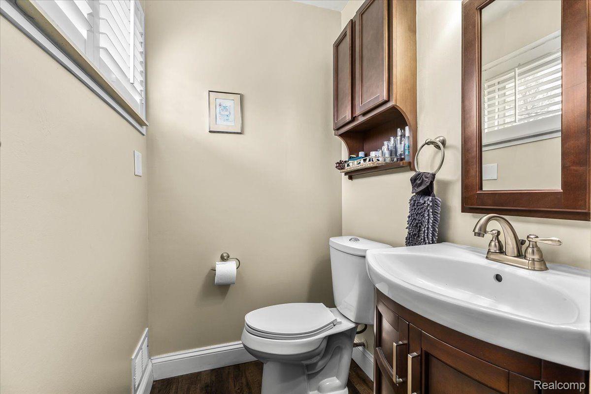 17523 Rougeway Street Livonia, MI 48152 - Photo 12 of 28 Gallery Image 12