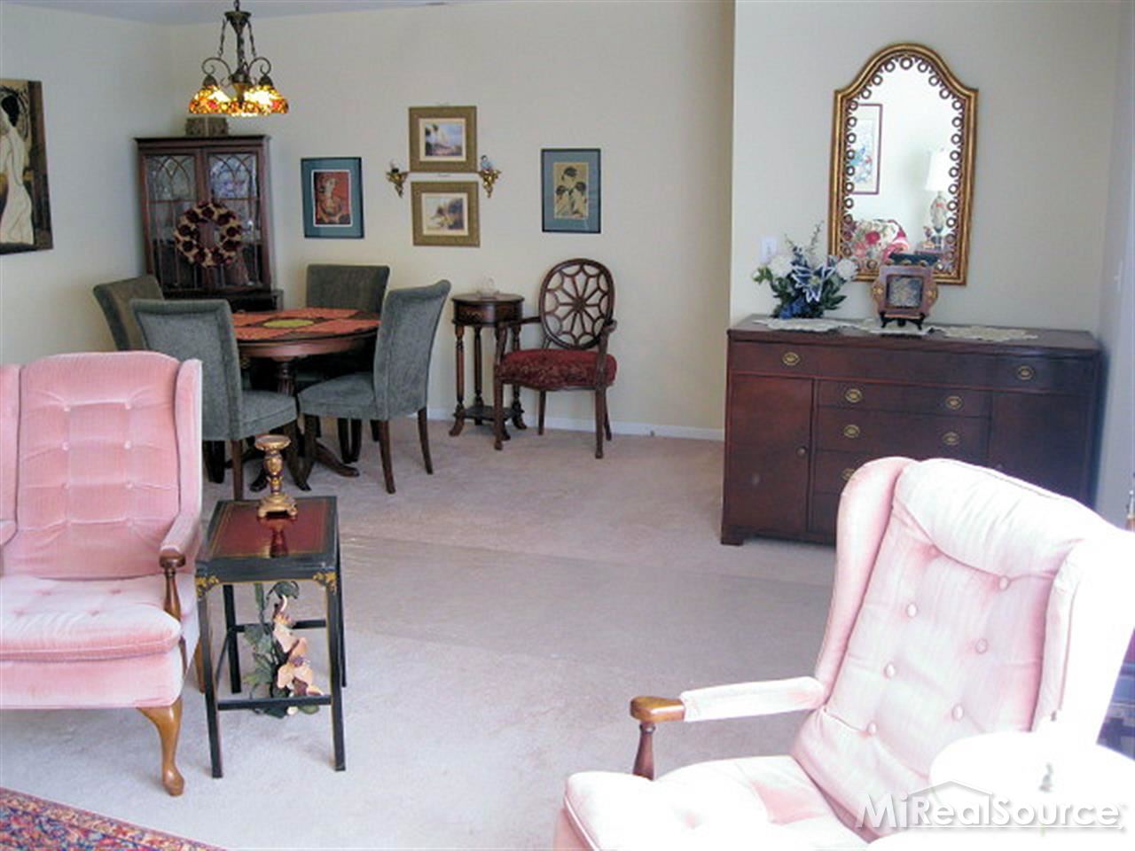 33522 Utica Road Fraser, MI 48026 - Photo 5 of 24 31188994-4.JPG