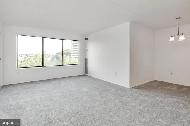 $2,300 | 6300 Stevenson Avenue, Unit 722, Alexandria, VA 22304