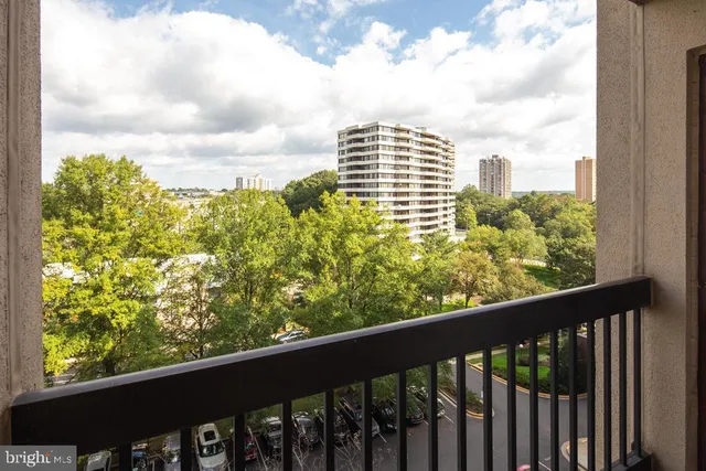 $2,300 | 6300 Stevenson Avenue, Unit 722, Alexandria, VA 22304