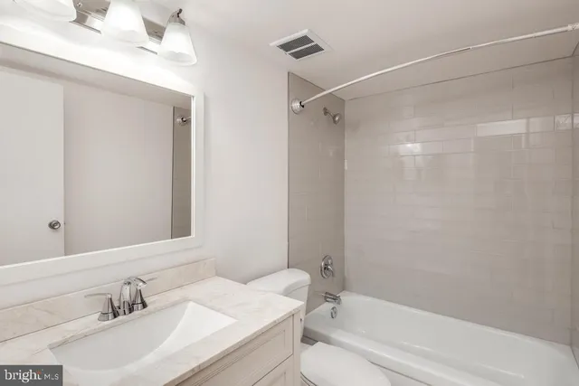 $2,300 | 6300 Stevenson Avenue, Unit 722, Alexandria, VA 22304