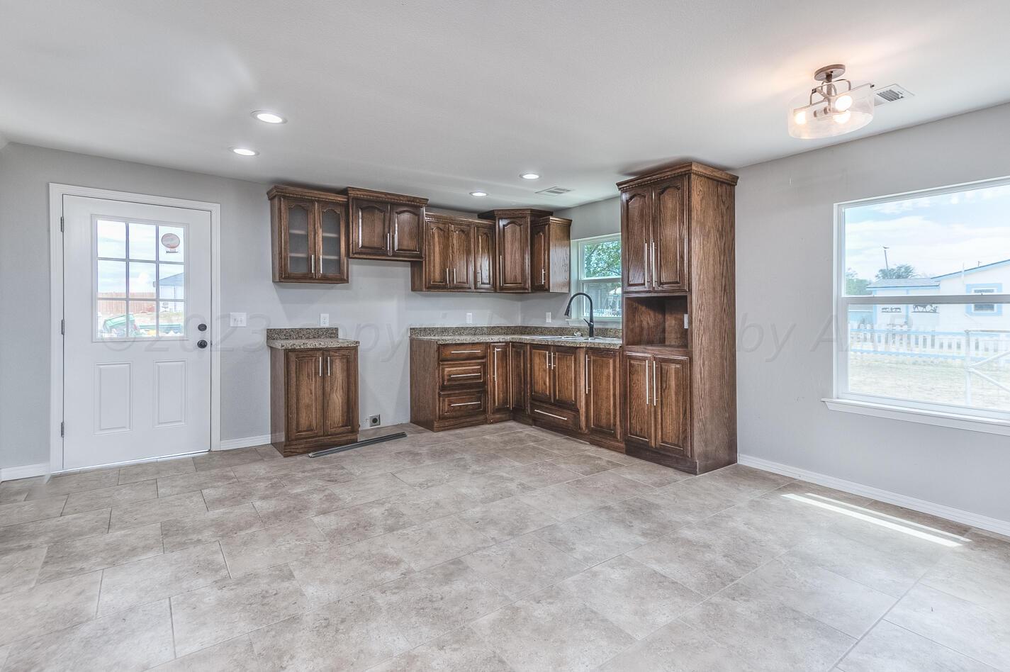 4418 Mountain Drive Amarillo, TX 79108 - Photo 9 of 19 img (9 of 19)