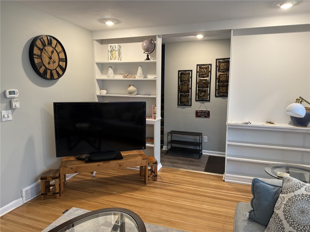 68 Stanford Road West Rochester, NY 14620 - Photo 5 of 36