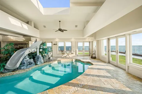 a view of a houses with an outdoor seating