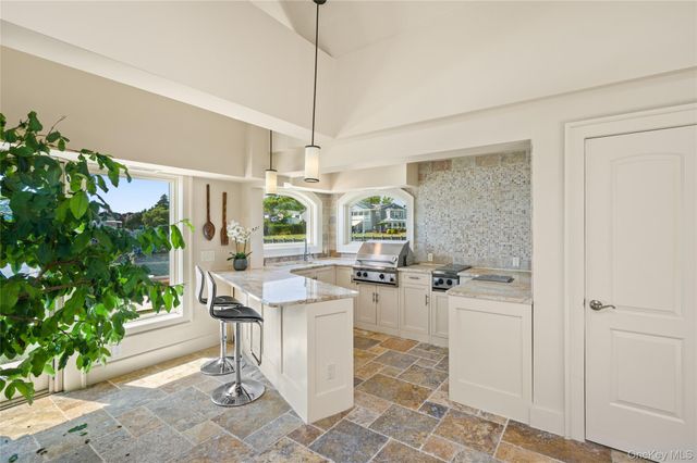 a picture of a very nice looking room