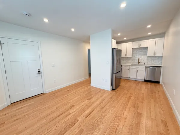 $2,600 | 95 Phillips Street, Unit 1, Methuen, MA 01844