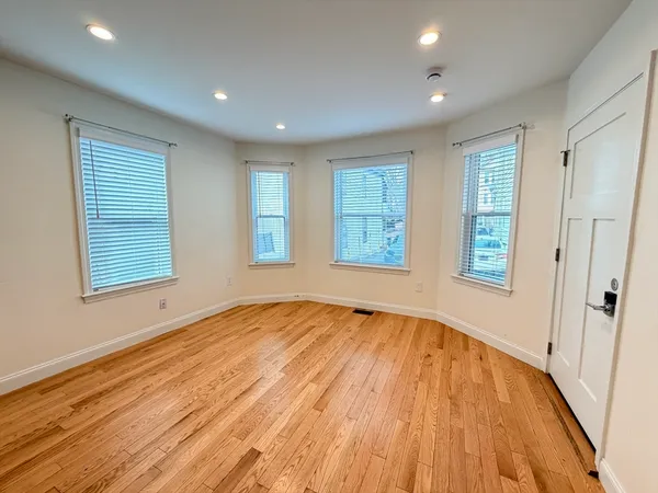 $2,600 | 95 Phillips Street, Unit 1, Methuen, MA 01844