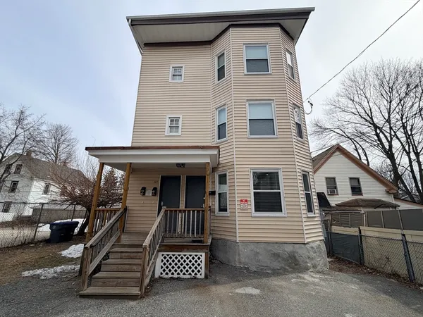 $2,600 | 95 Phillips Street, Unit 1, Methuen, MA 01844