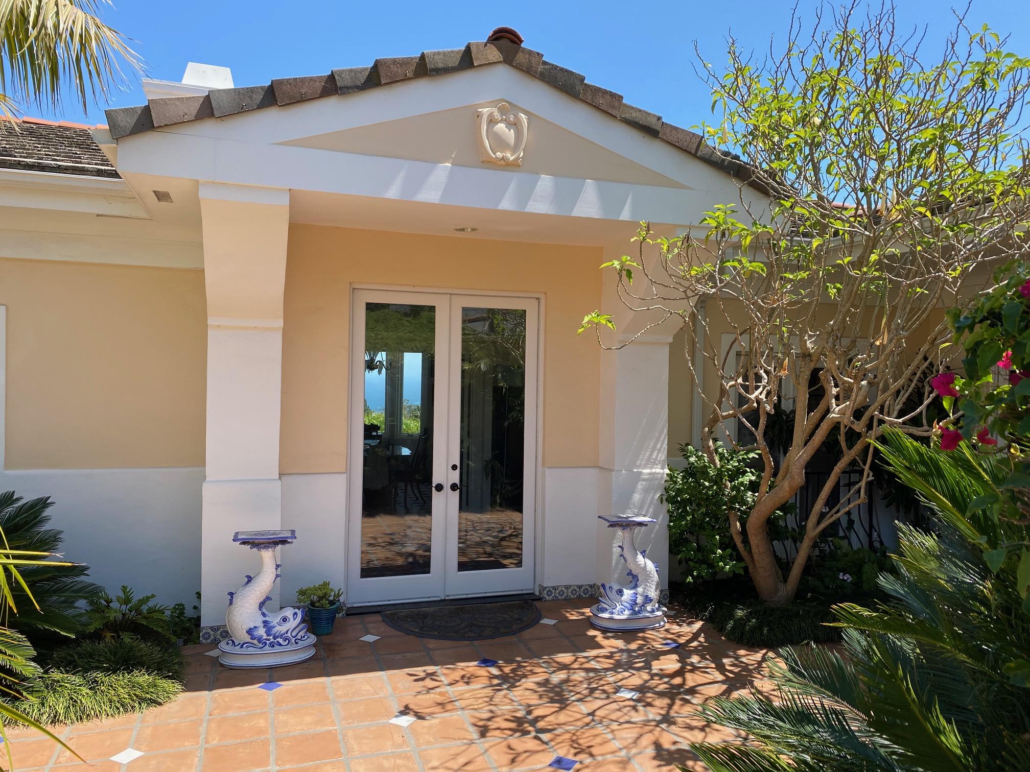 422 Las Alturas Road Santa Barbara, CA 93103 - Photo 3 of 8 fr door hr