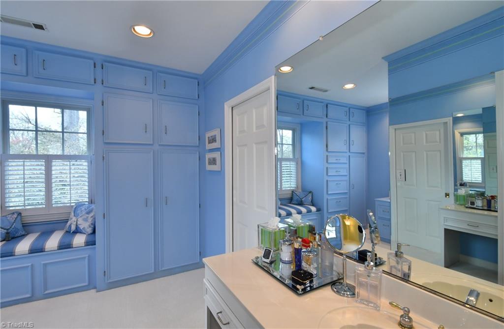 846 Arbor Road Winston-Salem, NC 27104 - Photo 17 of 26 Master Sink - Hers!