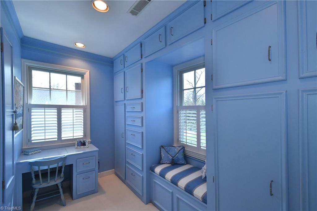 846 Arbor Road Winston-Salem, NC 27104 - Photo 18 of 26 Master Dressing Area & Built Ins