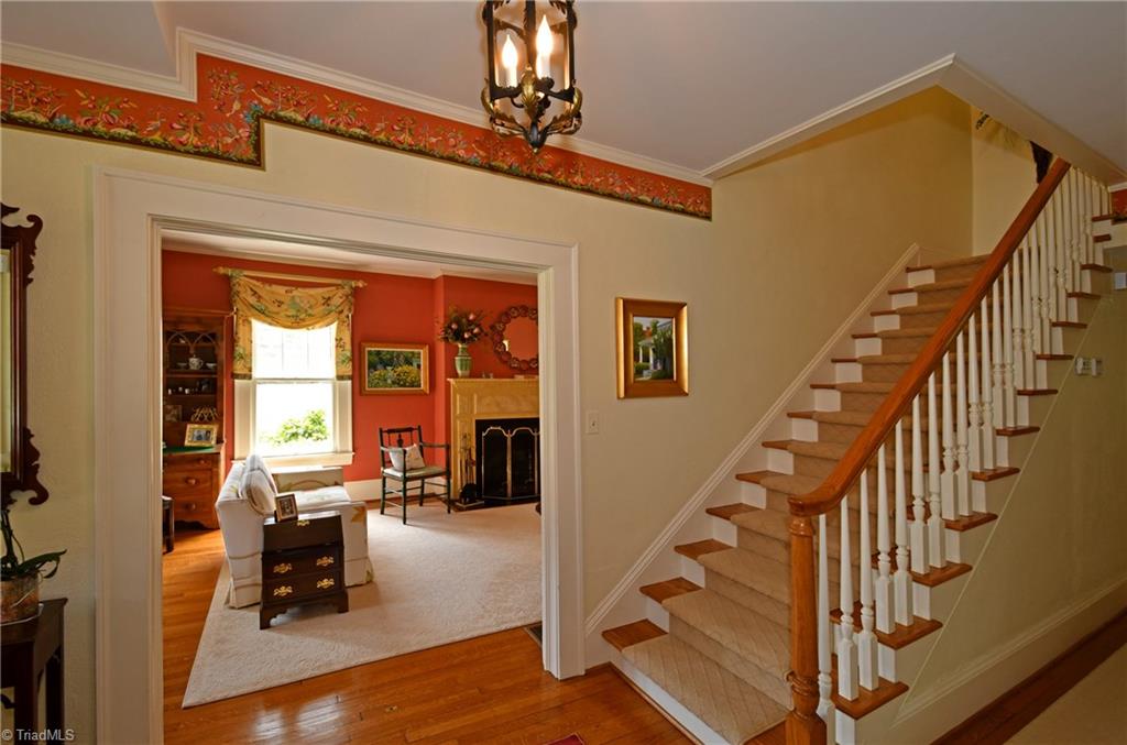 Entry Stairs/Foyer