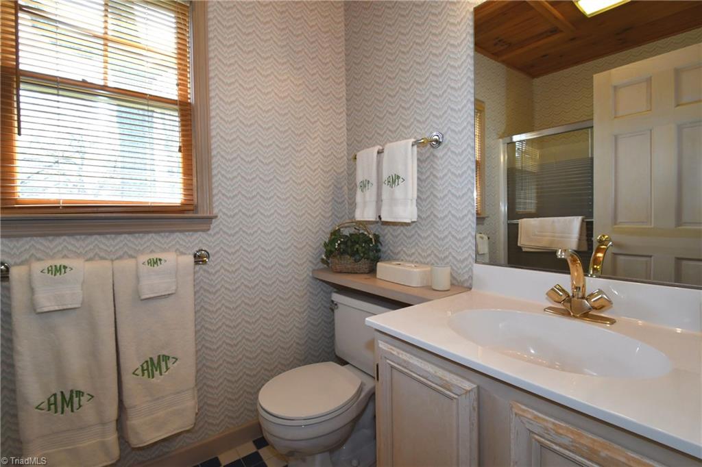 846 Arbor Road Winston-Salem, NC 27104 - Photo 25 of 26 Guest Quarters Full bath