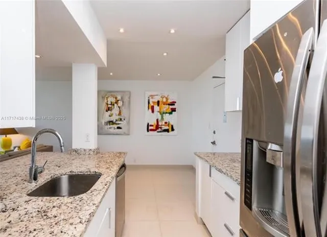 $565,000 | 1000 West Avenue, Unit PH07, Miami Beach, FL 33139