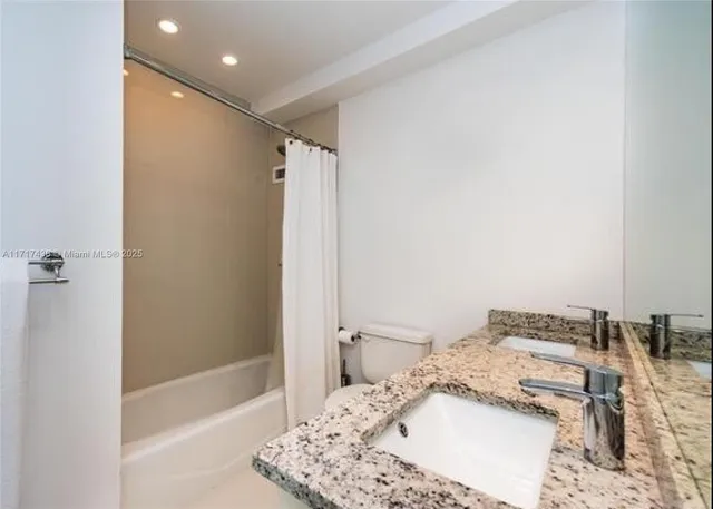 $565,000 | 1000 West Avenue, Unit PH07, Miami Beach, FL 33139