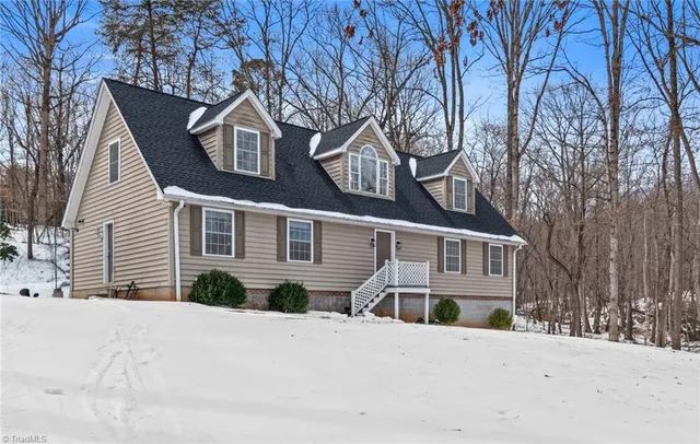 $450,000 | 1012 Tuckda Way, Hamptonville, NC 27020