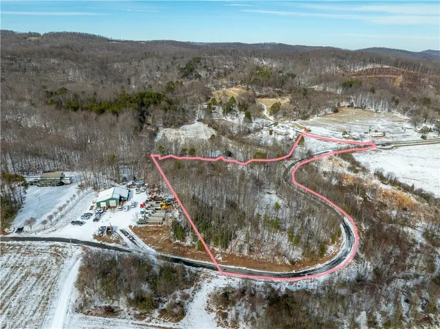 $450,000 | 1012 Tuckda Way, Hamptonville, NC 27020