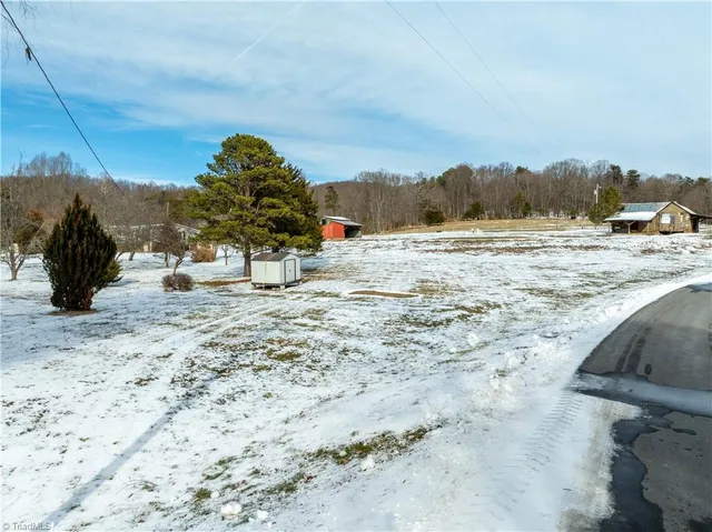 $450,000 | 1012 Tuckda Way, Hamptonville, NC 27020