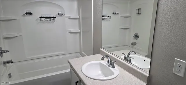 $2,200 | 6237 Capehart Falls Street, North Las Vegas, NV 89081
