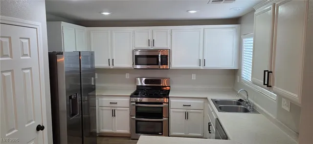 $2,200 | 6237 Capehart Falls Street, North Las Vegas, NV 89081