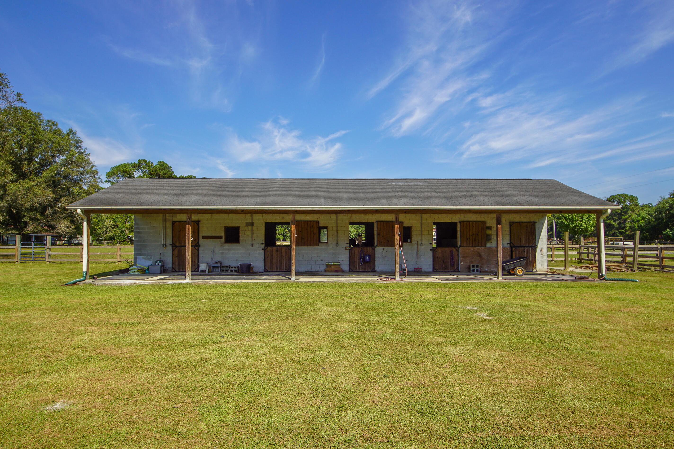 278 Campbell Road Ridgeville, SC 29472 - Photo 38 of 59 Barn