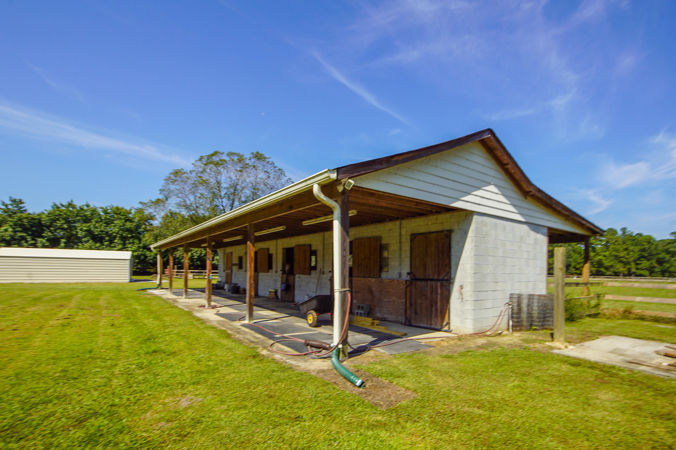 278 Campbell Road Ridgeville, SC 29472 - Photo 39 of 59 Barn