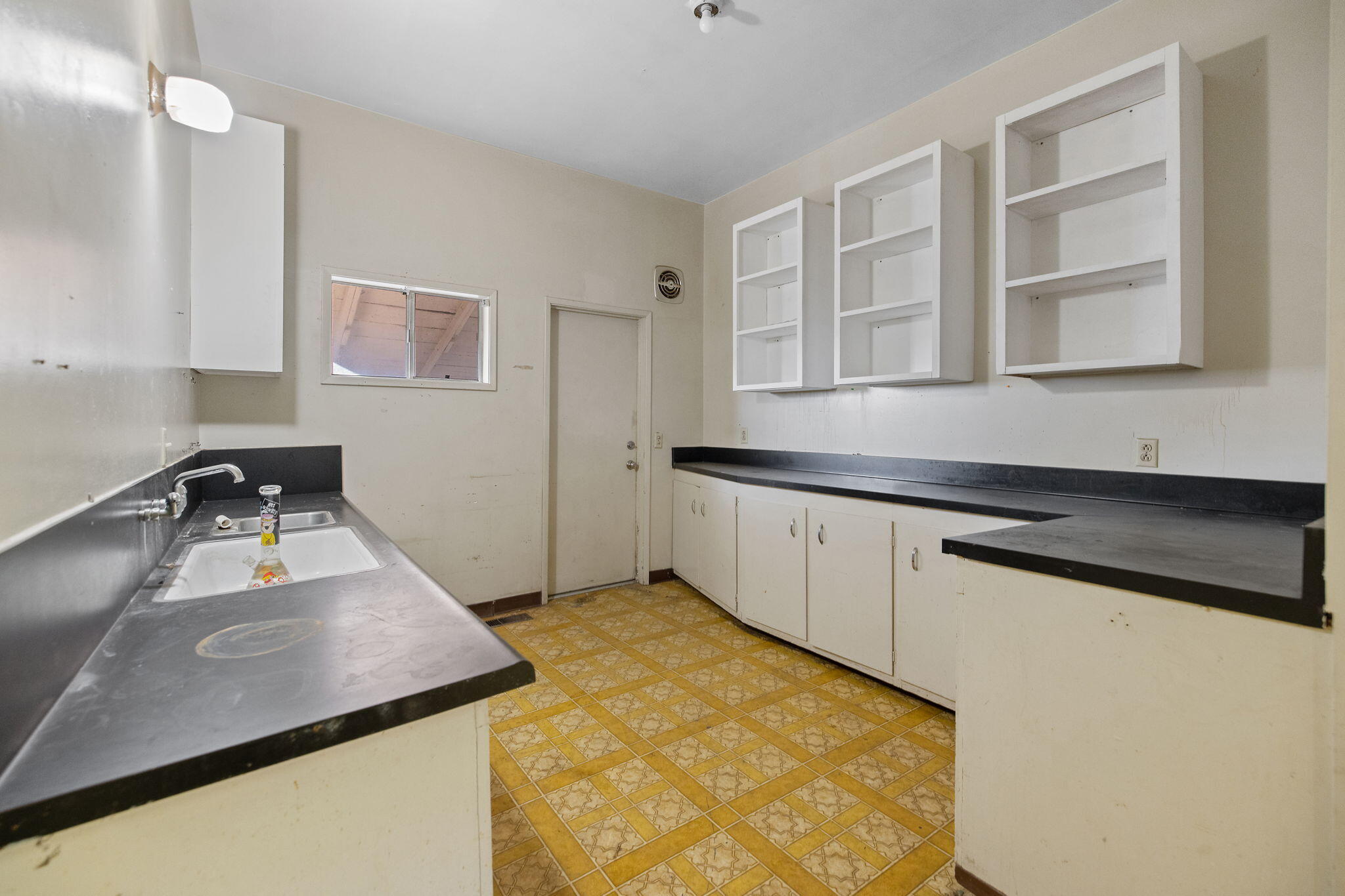 241 South F Street Exeter, CA 93221 - Photo 18 of 34 18-web-or-mls-713A7263