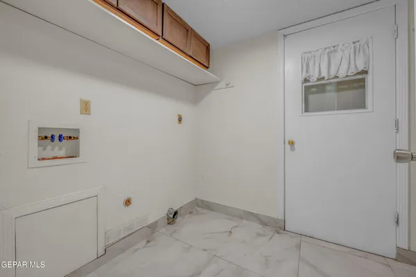 a view of utility room