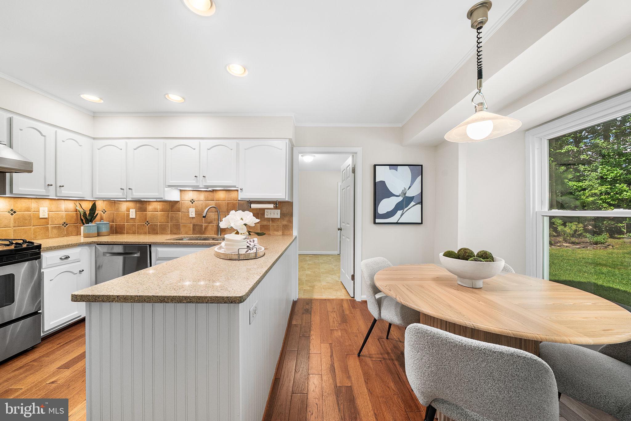 6903 Rochambeau Place Springfield, VA 22153 - Photo 17 of 64 Modern Recessed Lighting