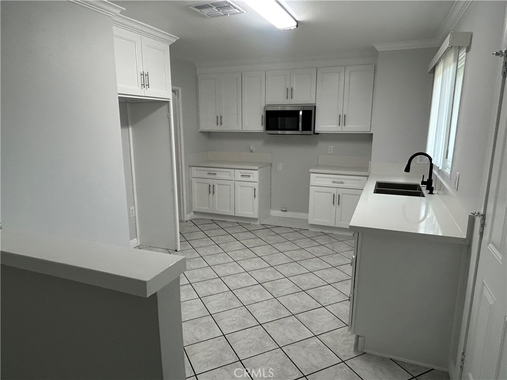 390 East Carter Street Rialto, CA 92376 - Photo 7 of 18