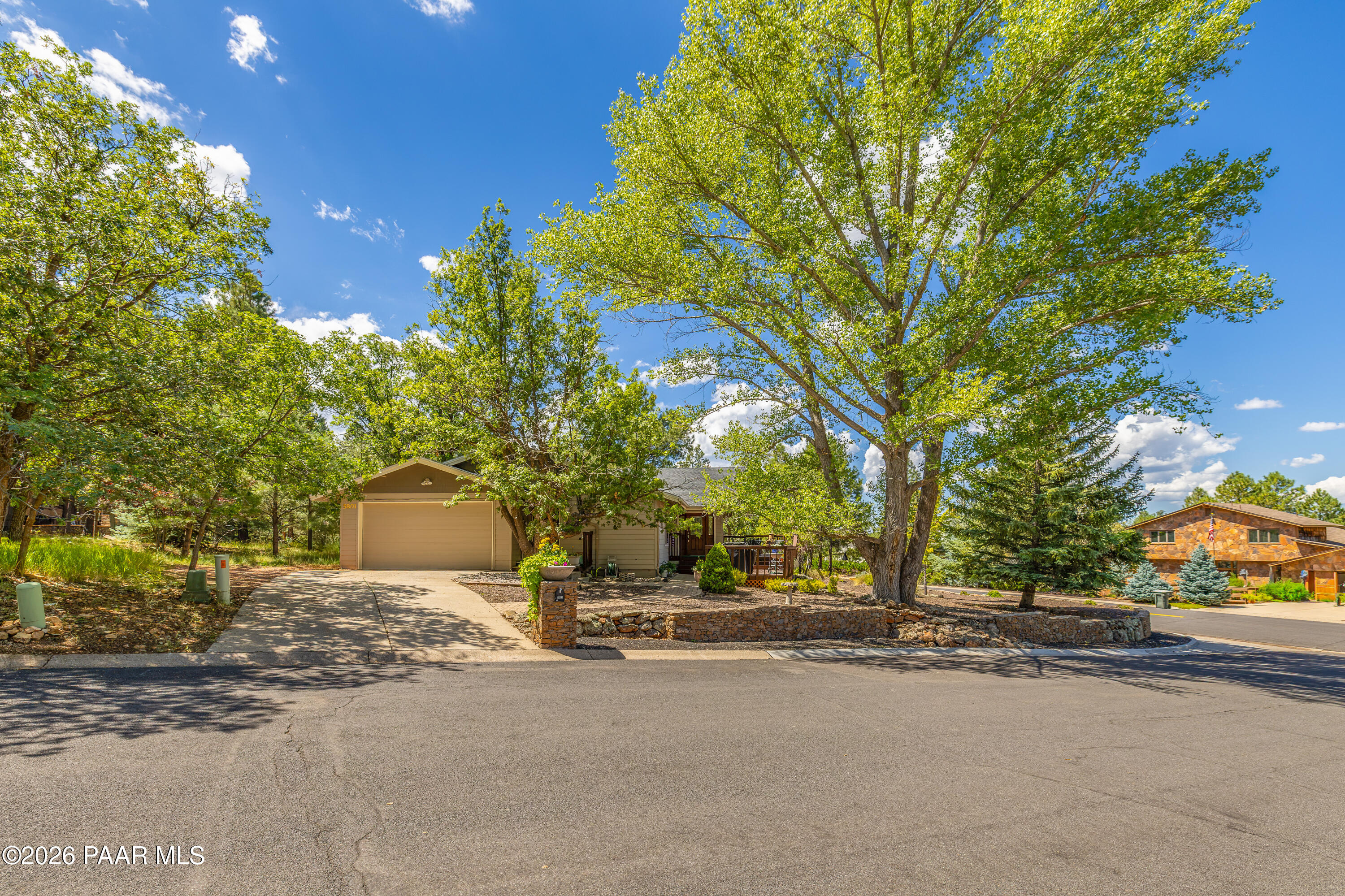 5801 Ridge Drive Flagstaff, AZ 86004 - Photo 30 of 60 Driveway