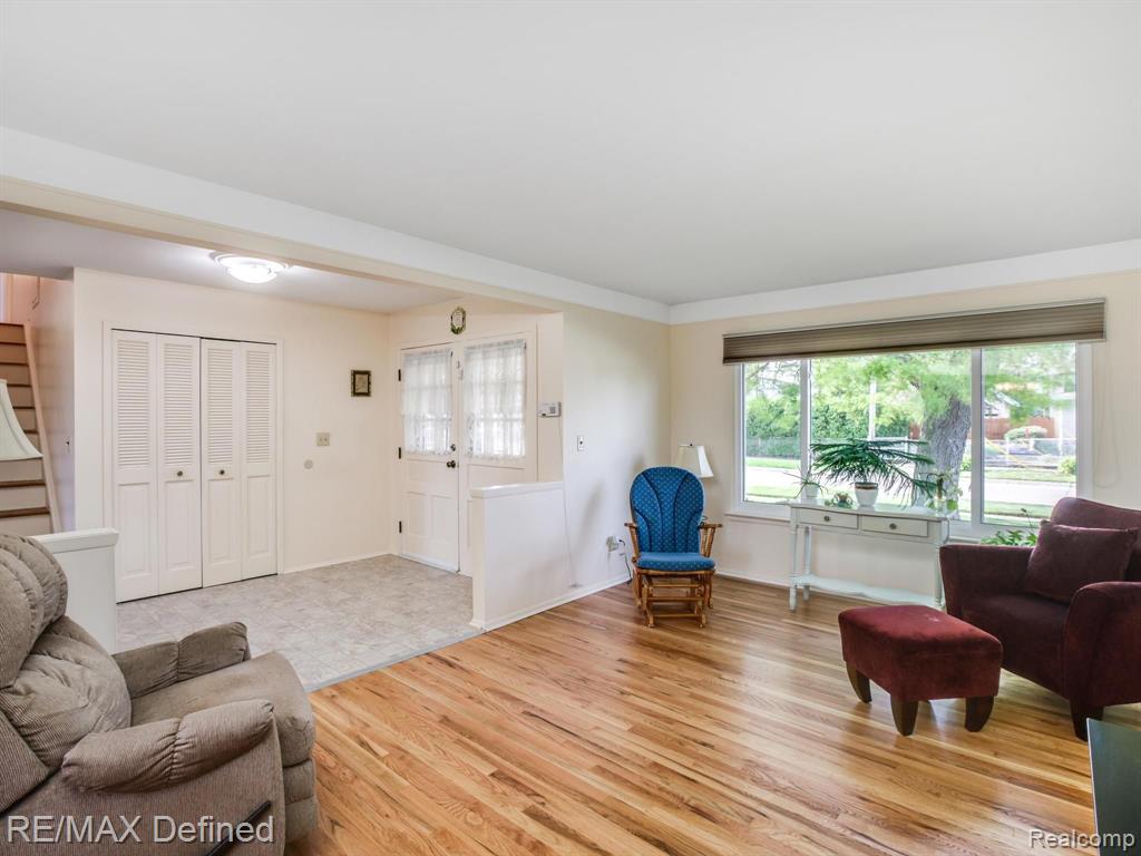 12033 Diegel Road Warren, MI 48093 - Photo 2 of 20