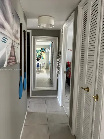 a view of entryway with a rug