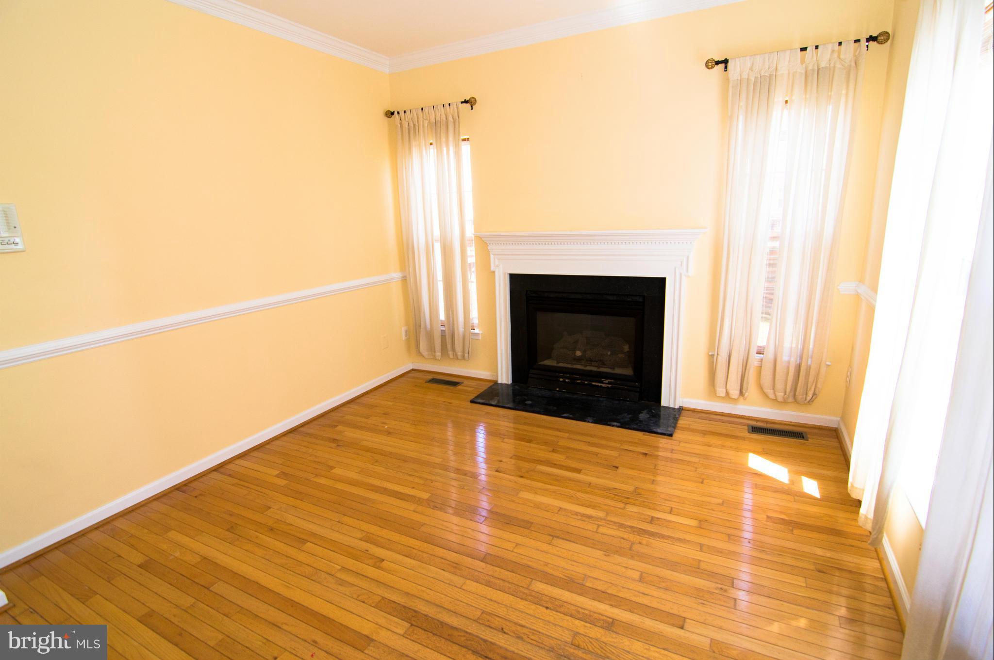 43004 Center Street Chantilly, VA 20152 - Photo 17 of 30 Main Level Family Room w/ Gas Fireplace