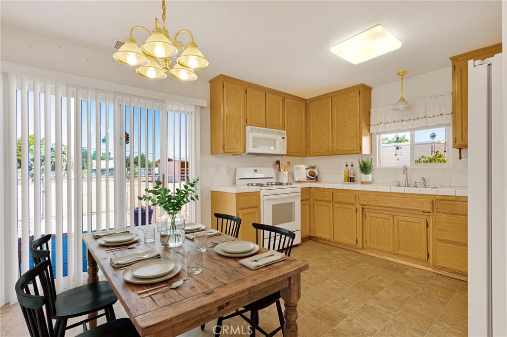 14570 Gayhead Road Apple Valley, CA 92307 - Photo 29 of 54 Virtual staging in the Dining room
