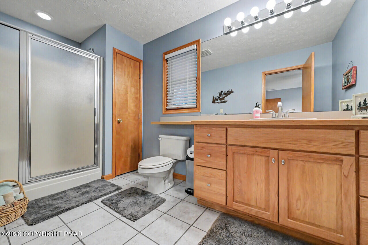 5522 Fox Run Road Pocono Pines, PA 18350 - Photo 17 of 28 Primary Bath