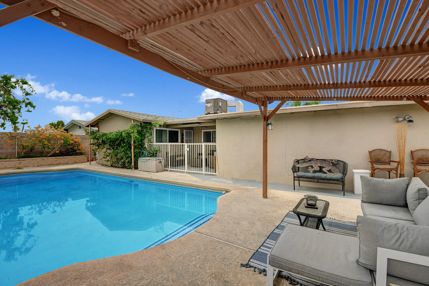 81850 Victoria Street Indio, CA 92201 - Photo 17 of 17 a livingroom with furniture and a couch
