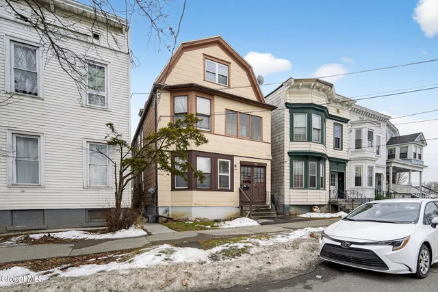 $325,000 | 558 Washington Avenue, Albany, NY 12203