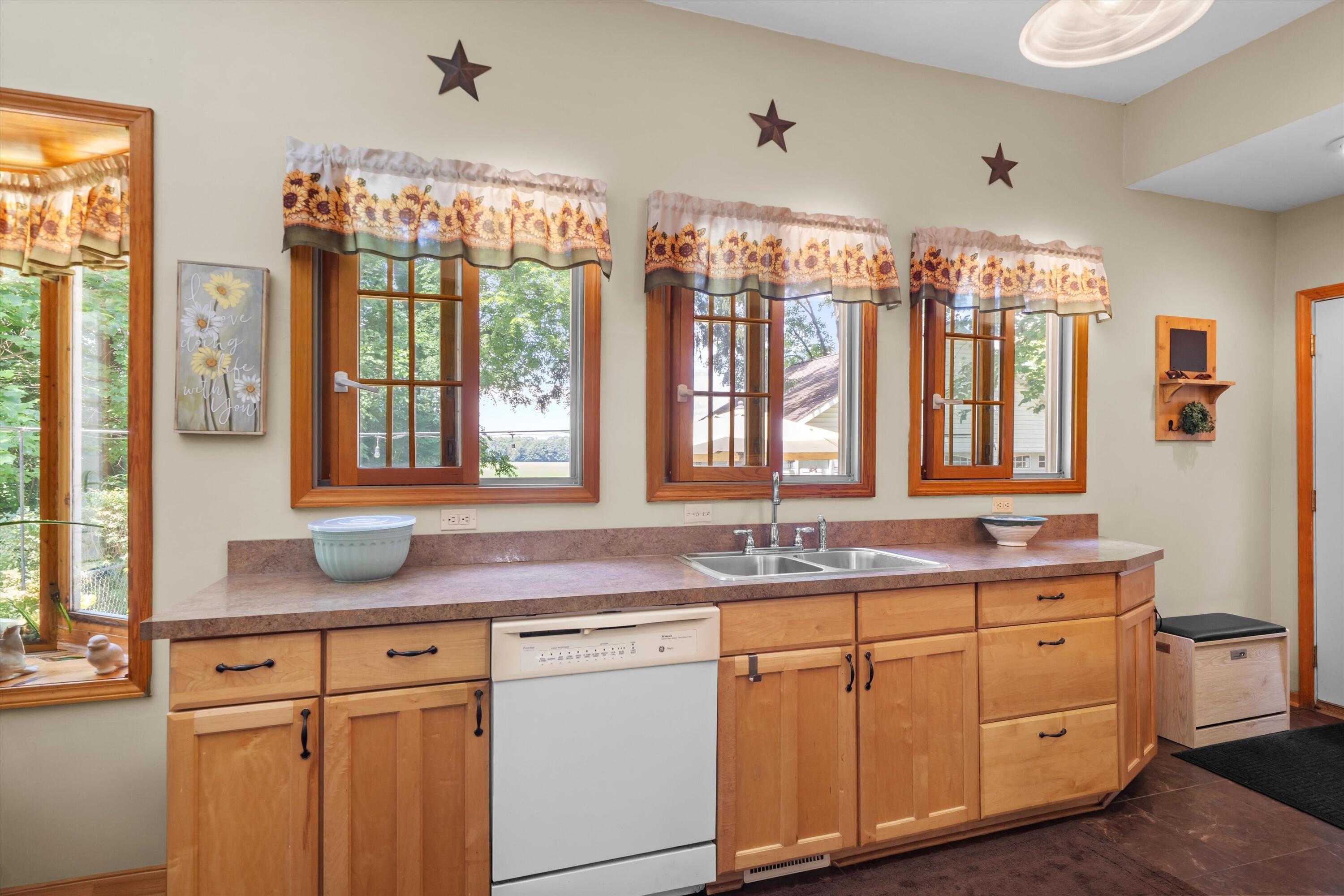 530 Newton Road Coldwater, MI 49036 - Photo 8 of 102 036-DSC09135