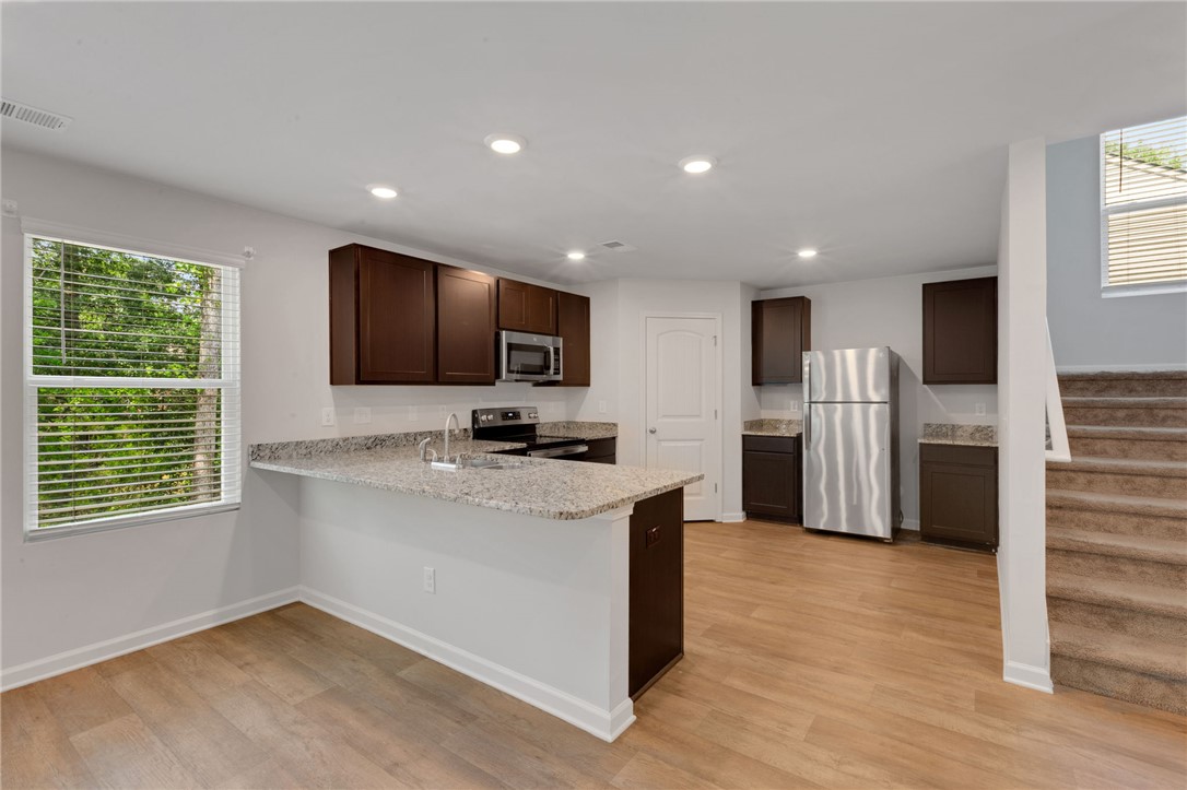 409 Fairfax Street Anderson, SC 29625 - Photo 12 of 37 Kitchen with granite countertops