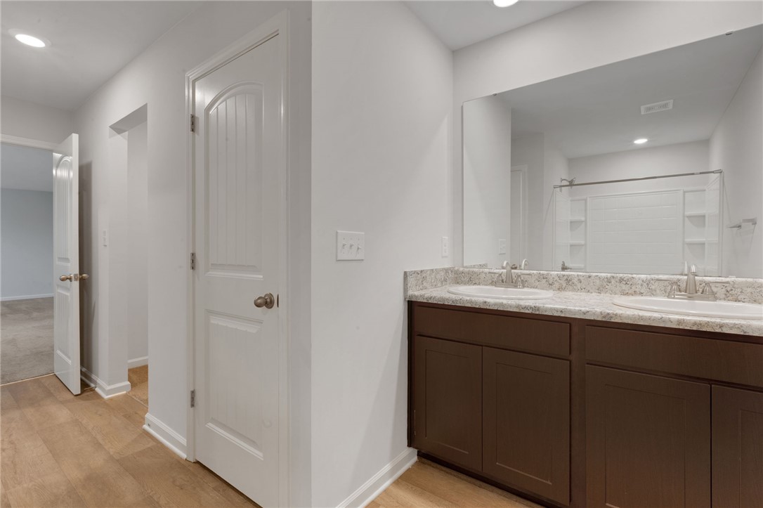 409 Fairfax Street Anderson, SC 29625 - Photo 19 of 37 Primary Ensuite- double vanities