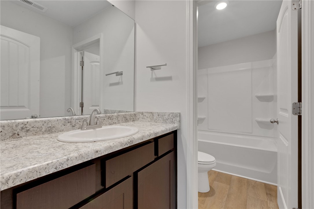 409 Fairfax Street Anderson, SC 29625 - Photo 31 of 37 Upstairs hall bath